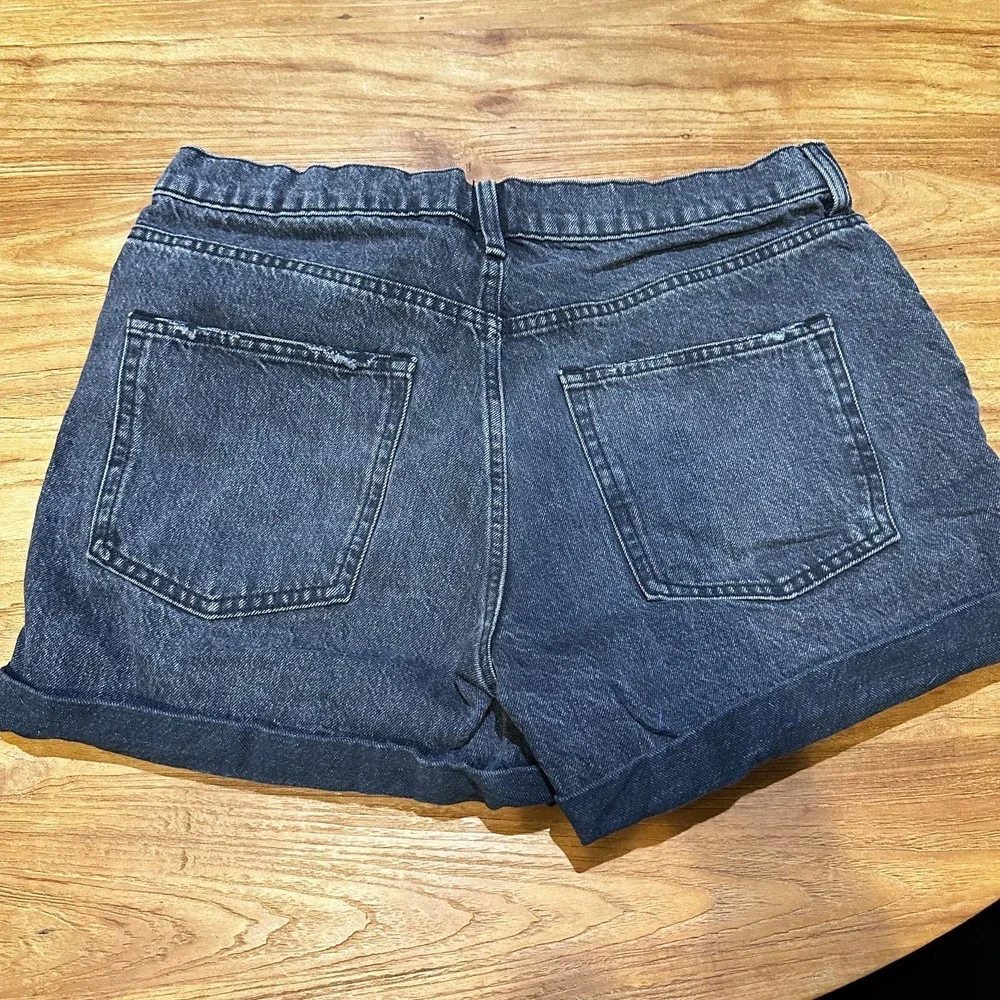 Everlane Women’s Raw Hem Relaxed Fit Washed Black‎ Shorts Denim Jeans